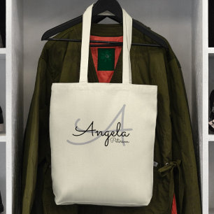 Tote Apenas uma simples Bolsa com o nome dela