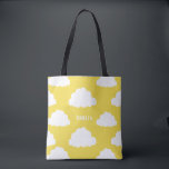 Tote Bag Amarelo Personalizado Padrão de Nuvens Br<br><div class="desc">Nuvens Brancas Padrão Cinza Personalizada Saco de Tote. Bonitas e brancas em toda a bolsa de impressão tote apresentavam nuvens brancas sobre fundo amarelo. Esta bolsa de tote pode ser personalizada,  perfeita como um chá de fraldas a favor das bolsas ou como um presente.</div>