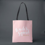 Tote Bolsa do partido personalizado de noiva esquadrão<br><div class="desc">Sacos de tote de noiva personalizados com o gráfico "Esquadrão da Noiva" em um script de pincel de na moda. Personalize-o com sua data de casamento, hashtag de casamento, nomes ou outro texto personalizado. Impressão de morcano chic no lado oposto. Presente perfeito para noiva, dama de honra e festa de...</div>