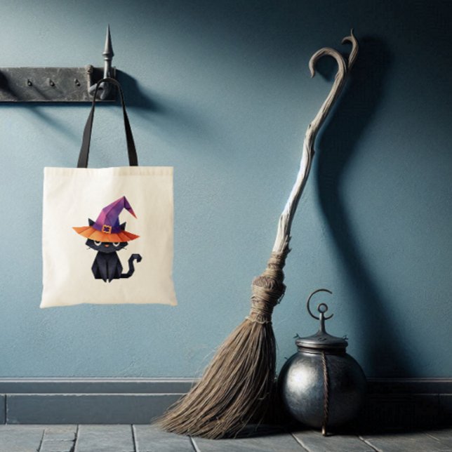 Tote Gato com a bolsa de chapéu doce de bruxa (We'll never really know what happened to little Betsy who when out to trick-o- treat last Halloween.)