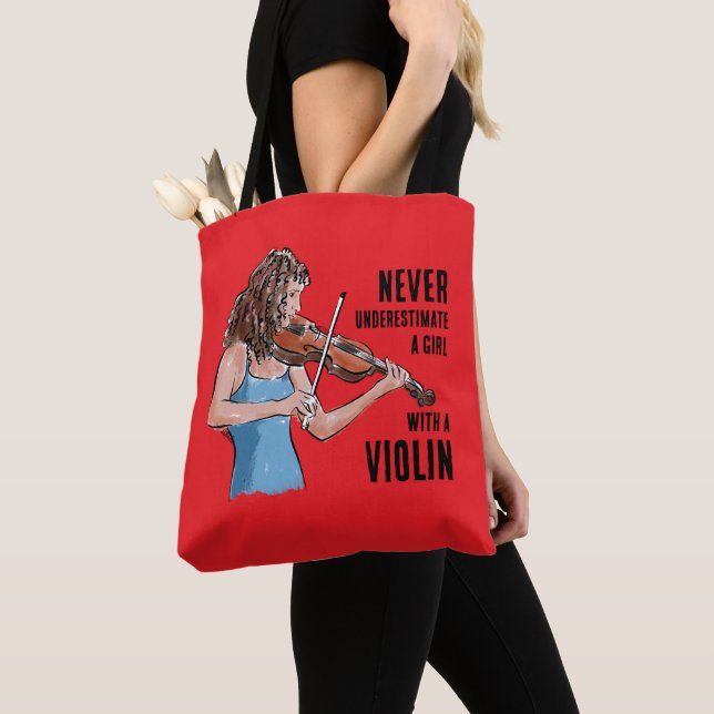 Tote Menina Com Bolsa De Violino (Close Up)