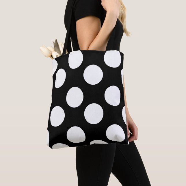 Tote O bolsa preto e branco das bolinhas (Close Up)