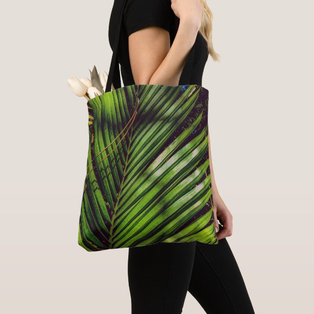 Tote Palm Frond, Pine Agulha e Shadows Bolsa (Close Up)