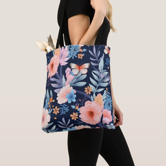 Tote Uma bolsa com alças pretas apresenta um vibrante  (Close Up)