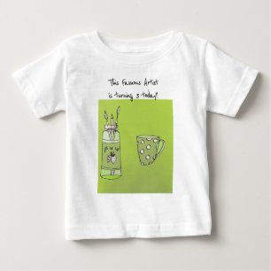 Trabalho de arte de seu filho em uma camiseta de a