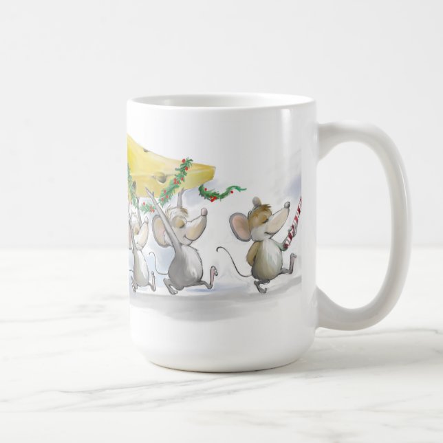 Trazendo A Caneca De Queijo De Natal (Direita)