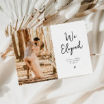 Trendy, fugimos do anúncio do casamento<br><div class="desc">fugimos da design de anúncio de casamento com uma adorável carta negra. A imagem da noiva e do noivo e a cor e o texto podem ser personalizados.</div>