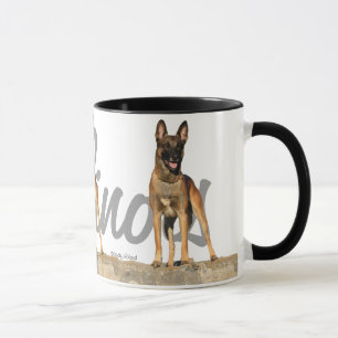 Três belga Malinois com a caneca do nome da raça