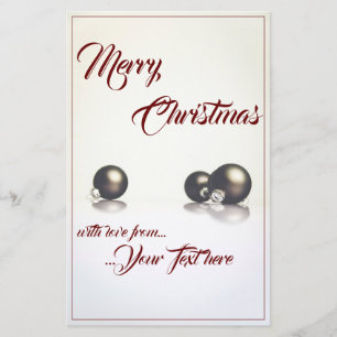 Três bolas de natal em frente ao fundo da luz