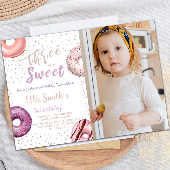 Três Doce Rosquinha Aniversário Convites com Foto (Three Sweet Donut Birthday Invitations with photo)