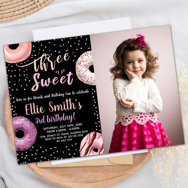 Três Doce Rosquinha de Foto Preta Convites de Aniv (Three Sweet Black Photo Donut Birthday Invitations)