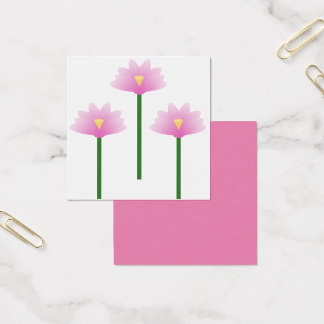 Três flores cor-de-rosa Lotus, em caules verdes (Escritótio)