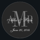 Três Letras Monogramas Nomes de Casamento Etiqueta<br><div class="desc">Nomes de Monograma Preto e Design de Etiqueta de Favor de Casamento por Elke Clarke ©2010. Personalize com suas letras monográficas,  nomes,  escolha de fontes de casamento e cores de casamento.</div>