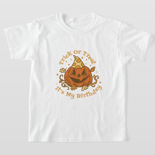 Trick or Treat Halloween Birthday T-Shirt (Postura )