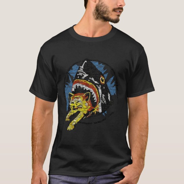 Tubarão Comendo Uma Camisa De Gato (Frente)