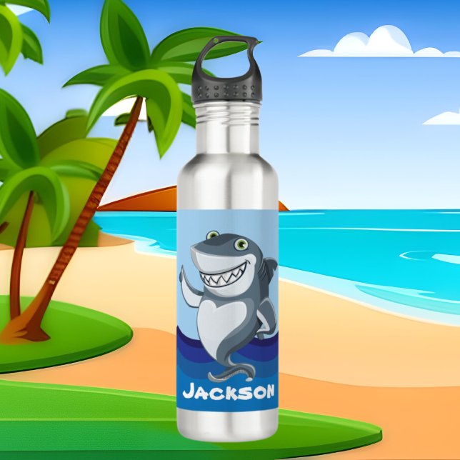 Tubarão engraçado adiciona nome à garrafa de água  (Criador carregado)