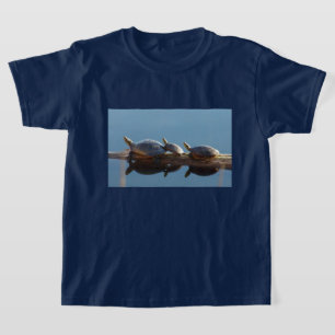 Turtle Family Sunning em Log Kids T-Shirt