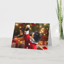 Tuxedo Cat Play com bola de natal no cartão de árv