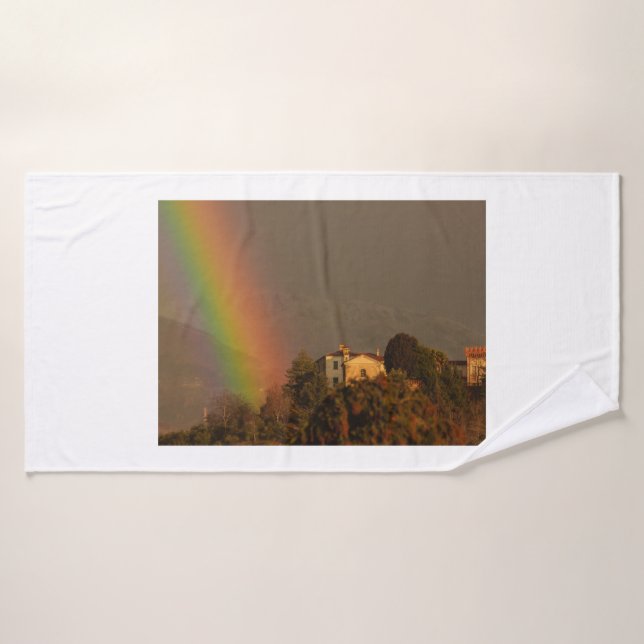 um arco-íris colorido em uma toalha de banho (Toalha de Banho)