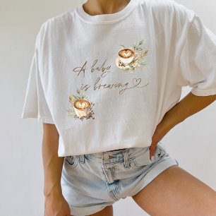 Um bebê está criando Camiseta branca Café Baby