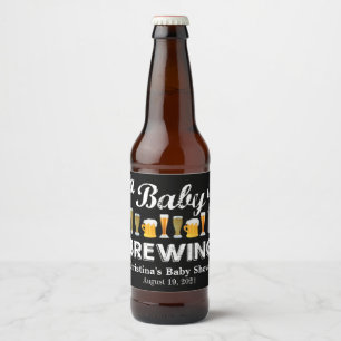 Um bebê está fabricando cerveja a etiqueta da