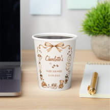 Um Bebê Está Preparando Café Chávena de Papel para