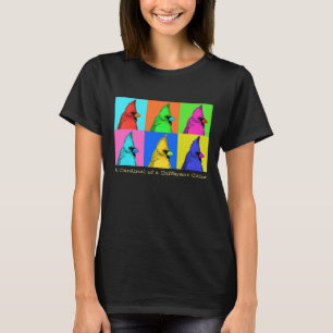 Um cardeal de um t-shirt das mulheres diferentes