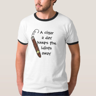 Um charuto um o dia mantem a camisa ausente dos