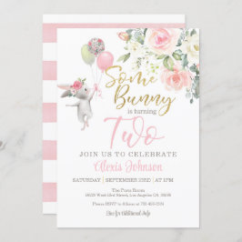 Um coelho está fazendo dois convites