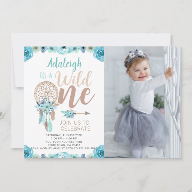 Um convite selvagem do aniversário da menina com (Frente)