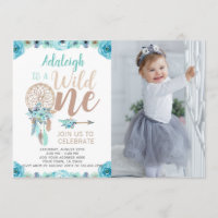 Um convite selvagem do aniversário da menina com