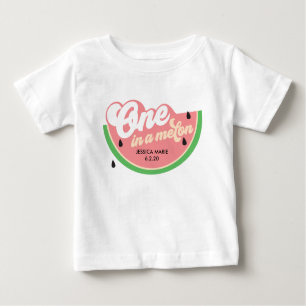 Um em uma camiseta Melon Primeiro Aniversário