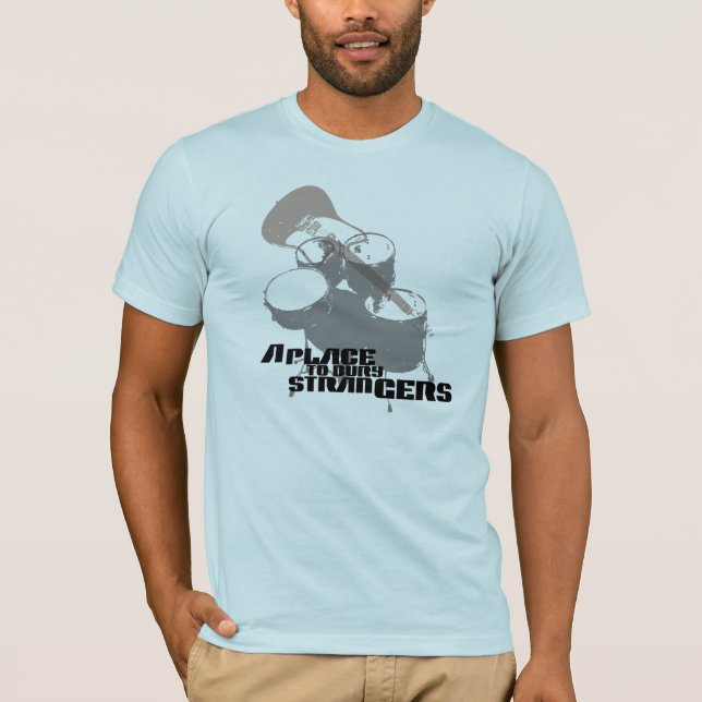 Um lugar para enterrar desconhecido une a camisa (Frente)