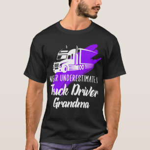 um motorista de caminhão engraçada lama dá camisa 