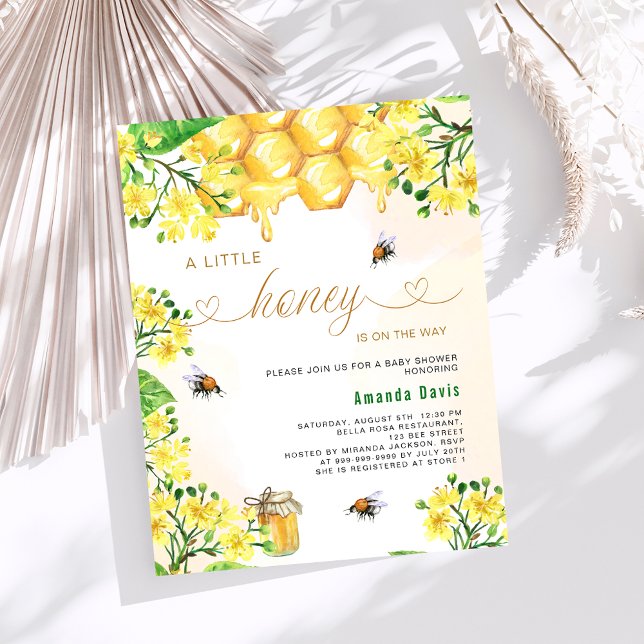 Um pequeno chá de fraldas amarelo de abelha (Criador carregado)