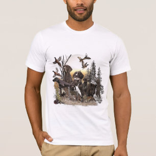 Um Ponteiro Alemão Curto sobre T-Shirt