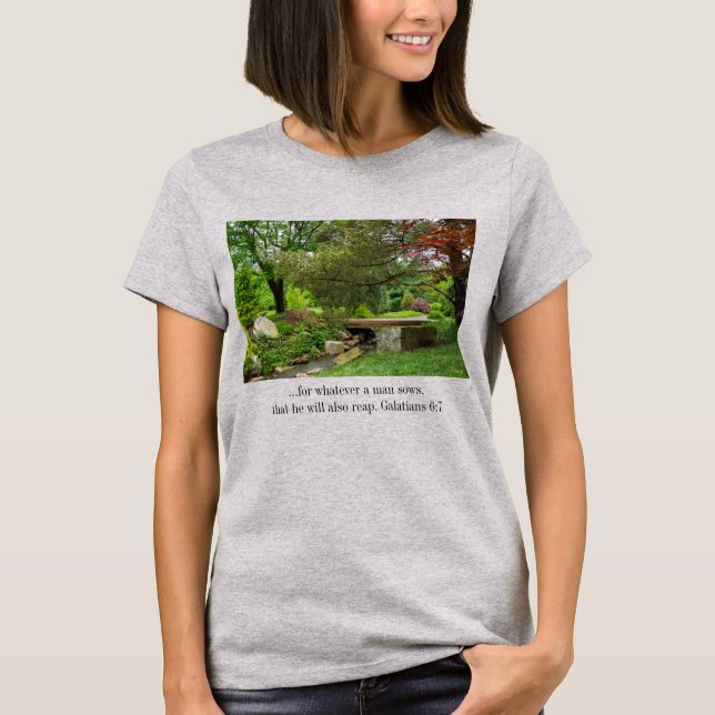 Um Primavera Stroll T-Shirt (Frente)