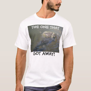 Um que obteve o t-shirt ausente