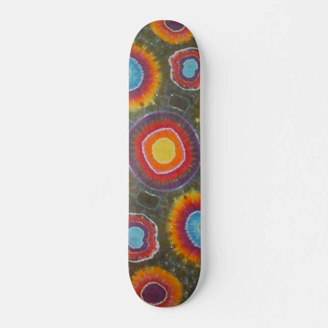 Um skateboard de 360 Tie Dye (Frente)