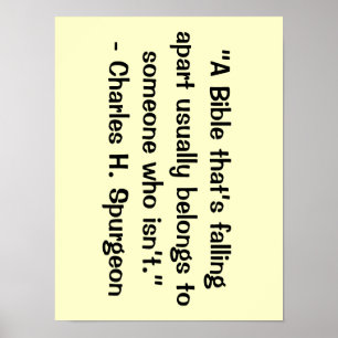 Uma bíblia que está caindo poster