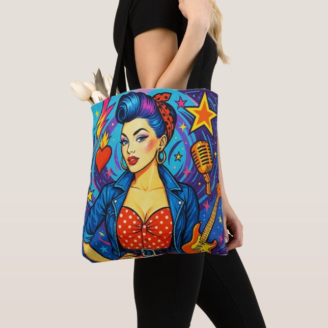 Uma Bolsa de Mão com Design Retro Rockabilly (Close Up)