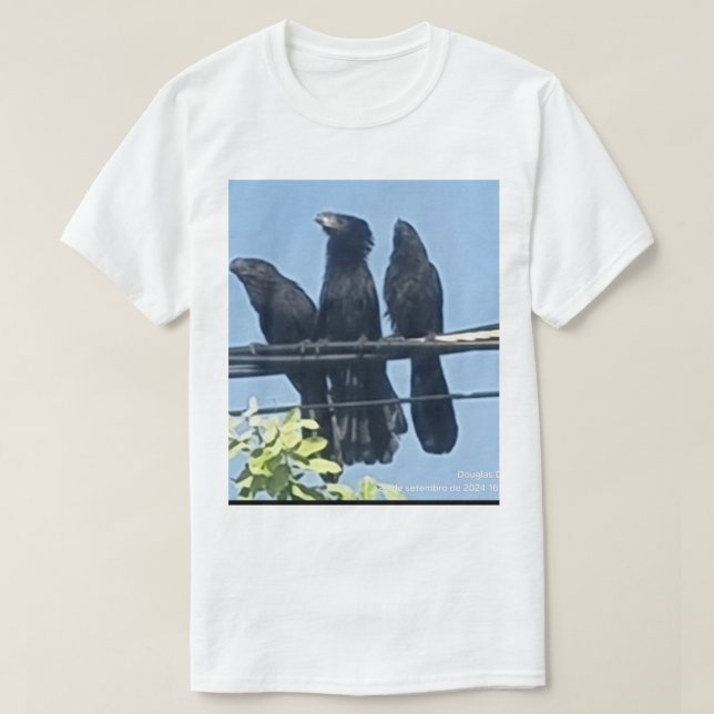Uma camiseta Masculino gola canoa simples  (Frente do Design)