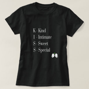 Uma camiseta romântica encantadora para casais e m