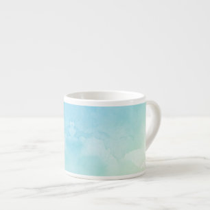 Uma caneca de cerâmica branca com um desenho calmo