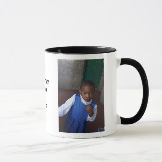 Uma caneca para ajudar órfão do AIDS