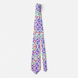 Uma gravata com um padrão paisley vibrante e color