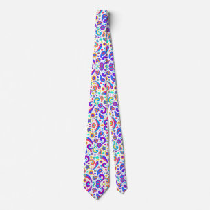 Uma gravata com um padrão paisley vibrante e color