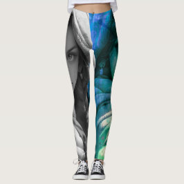 Uma jovem menina dá polegar para cima em Legging P