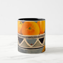Uma linda caneca com design de pintura de laranjas