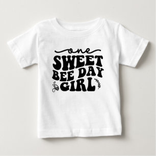 Uma Menina Doce Do Dia Da Abelha - Camisa De Prime